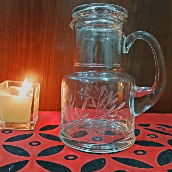 Jarra de noche 800 ml con asa tallado a mano