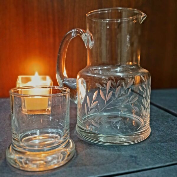 Jarra de noche 800 ml con asa tallado a mano - Imagen 3